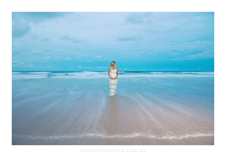 Amazing maternity images on the beach